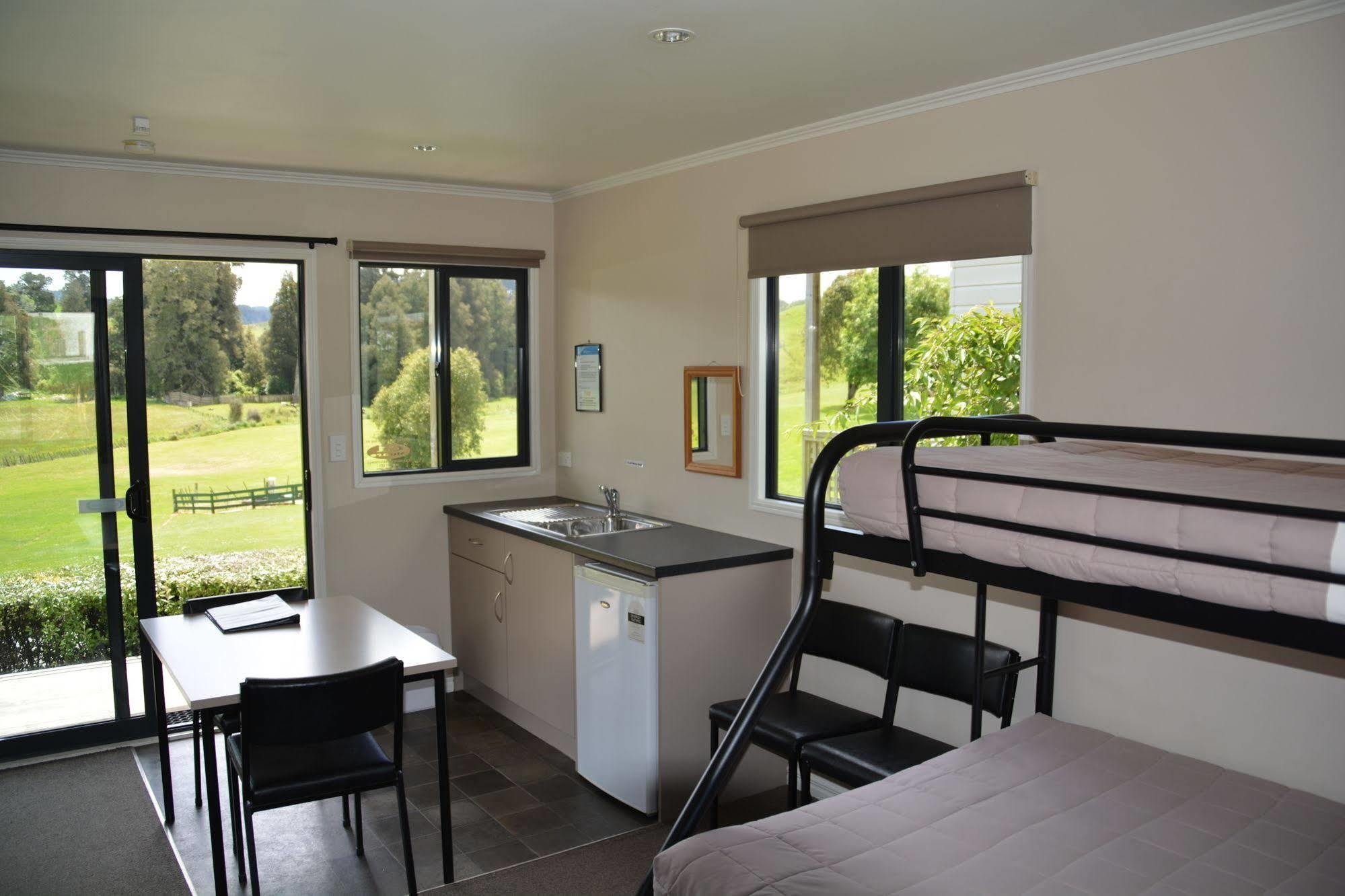Waitomo Top 10 Holiday Park Пещеры Вайтомо Экстерьер фото
